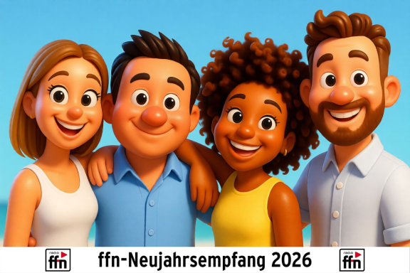 Vier freundliche Cartoon-Figuren, die lächeln, auf einem hellen Hintergrund.